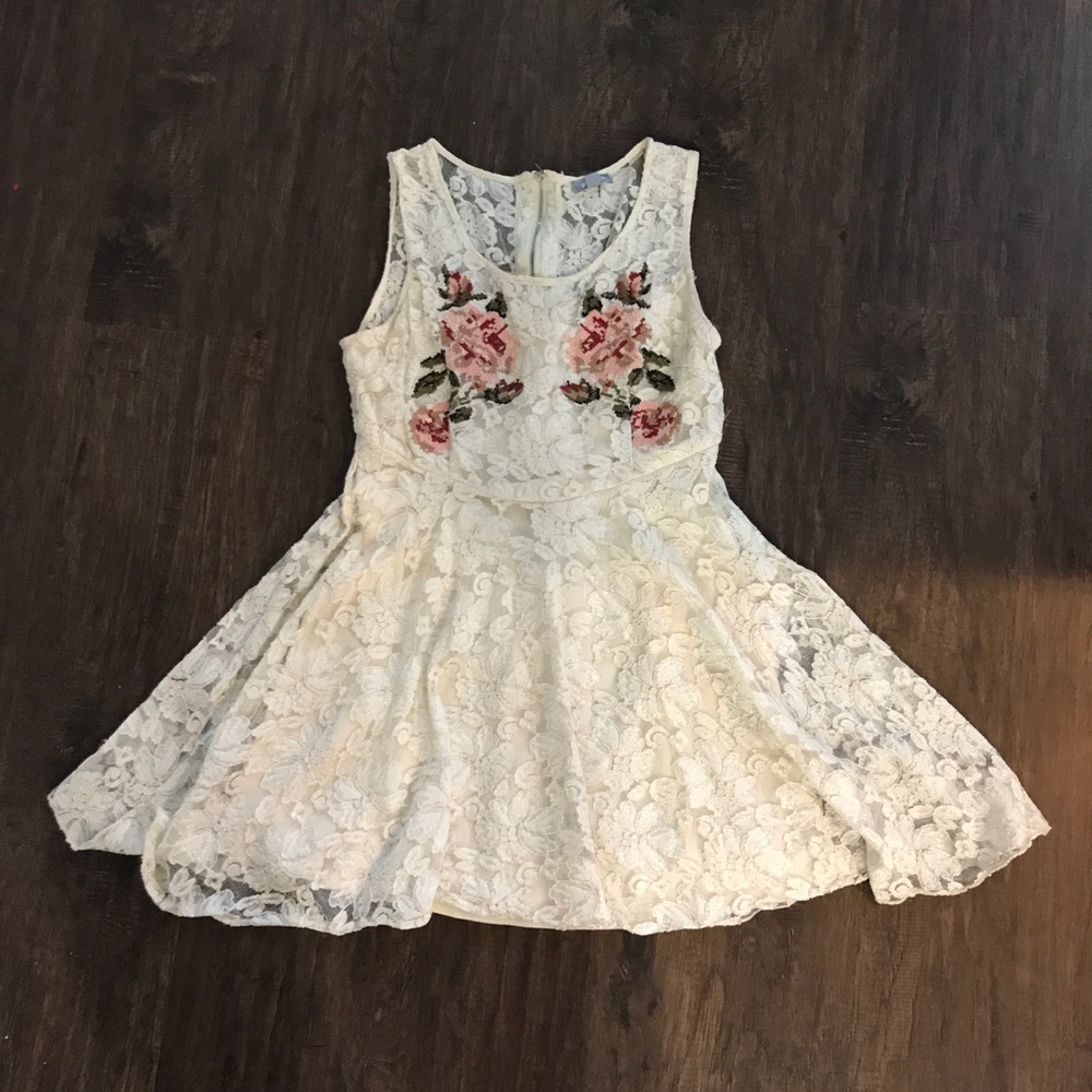 PEACH | White Lace Embroidered Dress | Size M